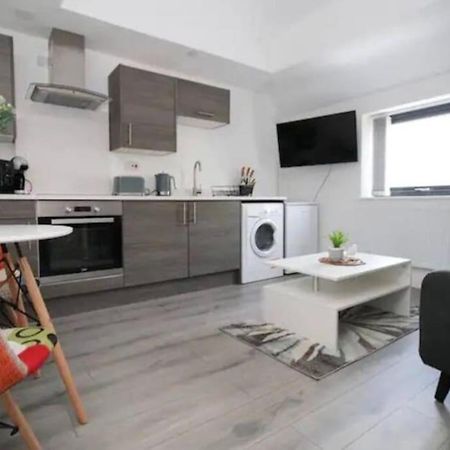 Luxury Redefined:Cardiff 1-Bed Appartement Buitenkant foto