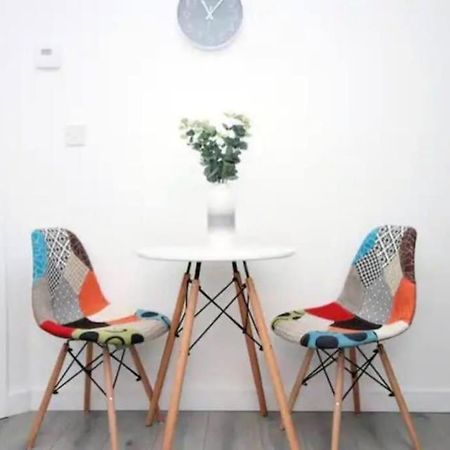 Luxury Redefined:Cardiff 1-Bed Appartement Buitenkant foto