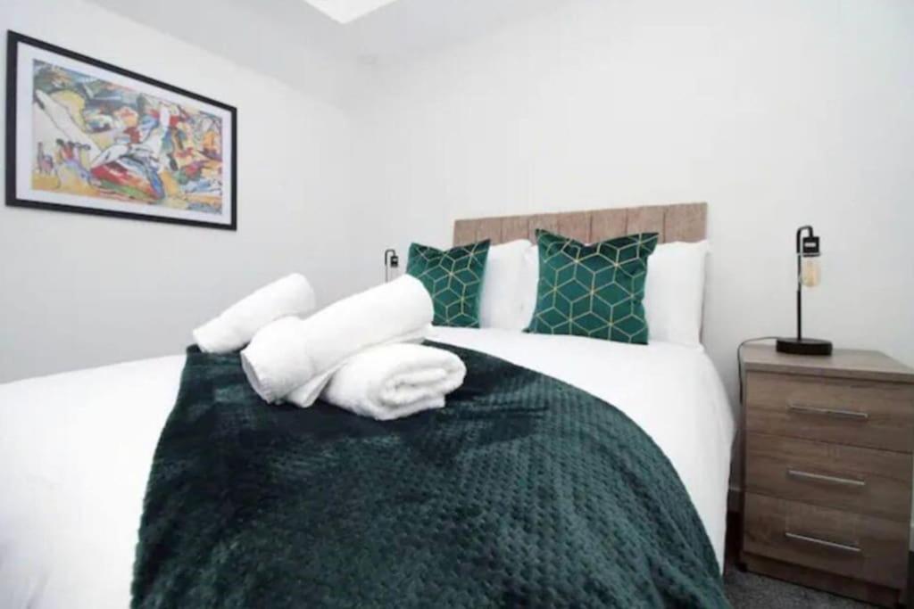 Luxury Redefined:Cardiff 1-Bed Appartement Buitenkant foto